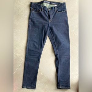 Men’s Banana Republic skinny fit denim.